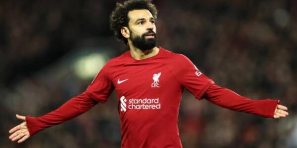 النصر والهلال يضعان صلاح على رادارهما